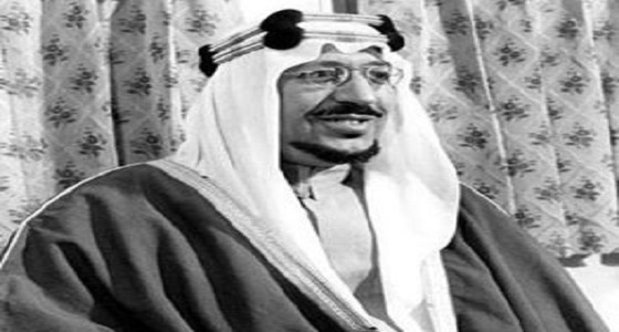 شاهد.. صورة نادرة الملك سعود بأشقائه في جدة أثناء مبايعتهم له عقب الحكم