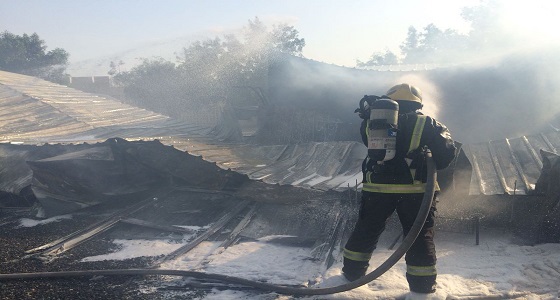 بالصور.. إخماد حريق اندلع في 4 بركسات شمال جدة