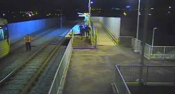 بالفيديو.. سائق يوقف محاولة قتل وحشية بالمحطة