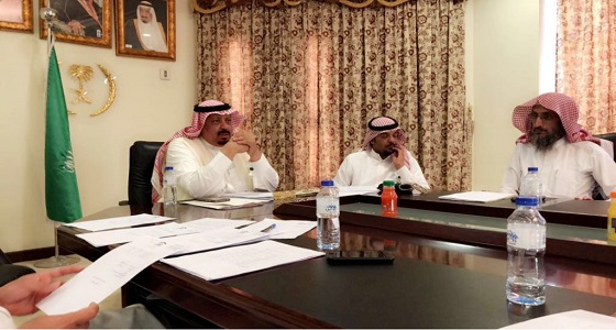 بالصور.. أمين عام جمعية الملك عبدالعزيز الخيرية يجتمع مع الفرق التطوعية بتبوك