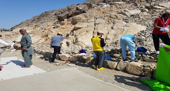 بالفيديو والصور.. &#8221; صدى &#8221; تشارك في أضخم حملة تطوعية لنظافة جبل ثور