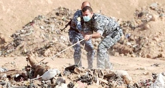 العثور على مقبرة ضمت 36 جثة تعود لقادة ” داعش ” بالعراق