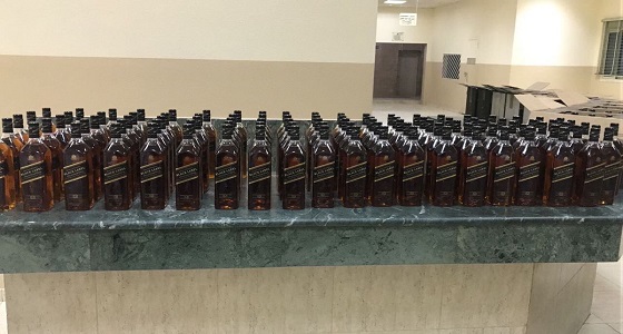 شرطة الرياض تضبط 310 زجاجة خمر مستوردة