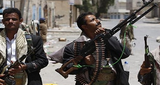 مسلح حوثي يقتل 4 أشخاص بعد اعتراضهم على تجاوزه سرب طابور باليمن