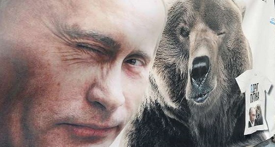 &#8221; بوتين &#8221; يكشف حقيقة علاقته بالدب.. ويعلق على صوره العارية