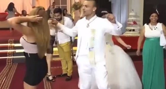 بالفيديو والصور.. ” توتو واوا ” يقلب حفل زواج مصري رأسًا على عقب