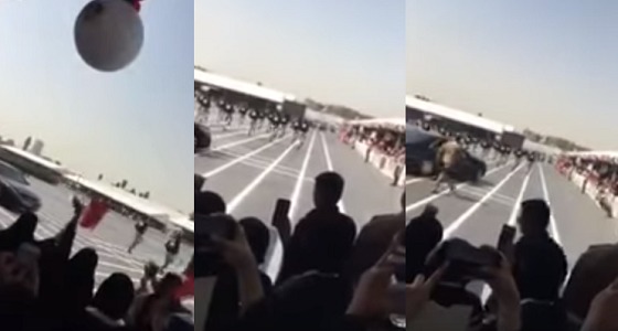 بالفيديو.. سقوط طالب عسكري بحفل تخرج