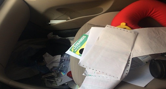 بالصور.. لص يترك رسالة ومبلغ مالي لمواطن بعدما فشل في سرقة سيارته بالرياض
