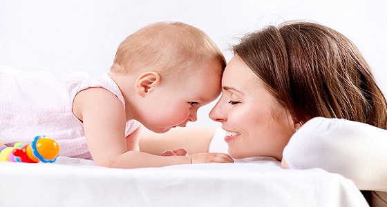 رائحة الأم تنمي عقل الطفل وتشعره بالأمان
