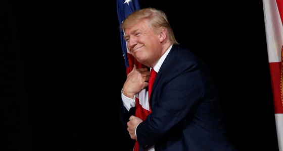 خبير دبلوماسي يفجر مفاجأة حول اعتداء أمريكا على سوريا قريبا