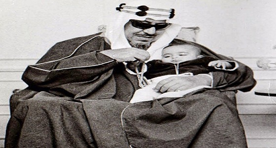 صورة نادرة للملك سعود مع حفيده عبد العزيز بلندن