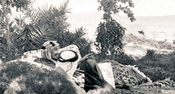 صورة نادرة للملك عبد العزيز بمزرعة ” الفاخرية ” قبل 75 عام