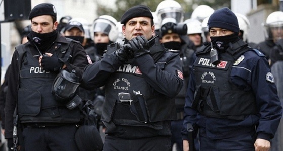 السلطات التركية تعتقل 70 ضابطا بالجيش