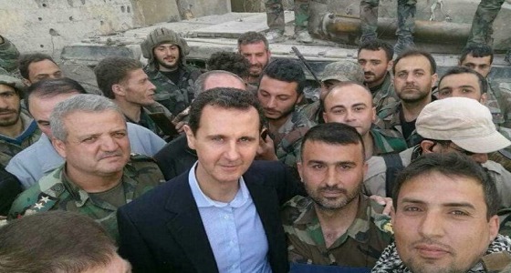الأسد يلتقط صورًا تذكارية وسط الخراب في سوريا