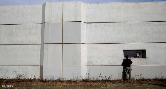 بالصور.. اليابان تبني جدارا عملاقا بمحاذاة البحر لحمايتها من &#8221; تسونامي &#8220;