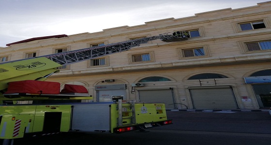 الدفاع المدني تنقذ 13 شخص من حريق مبنى بالقطيف
