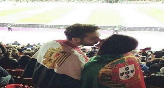 بعد مباراة مثيرة.. العلمان المصري والبرتغالي يجتمعان بـ ” قبلة ” حارة