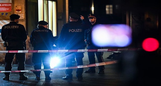 هجوم رجل بسكين بشكل عشوائي على المارة في شوارع فيينا