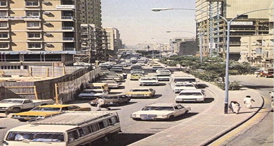من ذاكرة الماضي.. صورة نادرة لشارع &#8221; الخزان &#8221; في الرياض