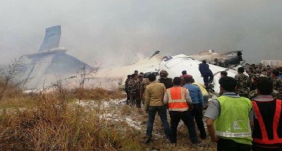 نجاة 17 راكب من بين 67 آخرين على طائرة سقطت في نيبال