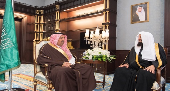 بالصور.. أمير الباحة يستقبل الرئيس العام لهيئة الأمر بالمعروف في مكتبه