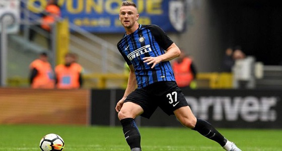 لاعب إنتر ميلان يكشف عن اهتمام البرسا بضمه