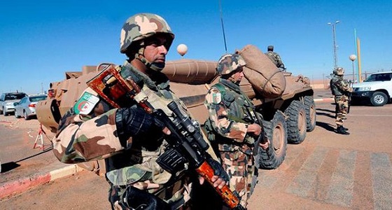 القوات الجزائرية تصادر أسلحة وذخيرة بحوزة عنصرين إرهابيين