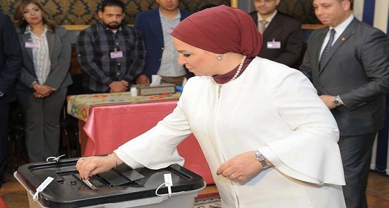 بالصور.. قرينة الرئيس السيسي تدلي بصوتها في الانتخابات الرئاسية المصرية