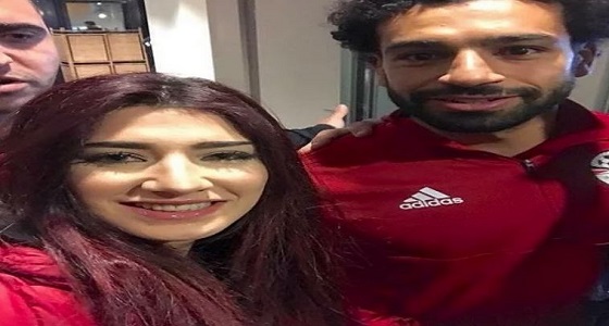 فتاة تطلب الزواج من محمد صلاح رسميا.. والأخير يرد بصورة
