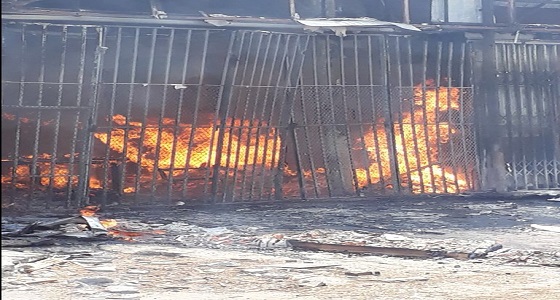 بالصور.. مدني الخبر يخمد حريقا اندلع بمنجرة أخشاب في صناعية الثقبة