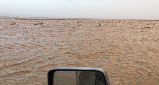 بالفيديو.. لقطة وصول السيل لسد الحلوة جنوب الرياض