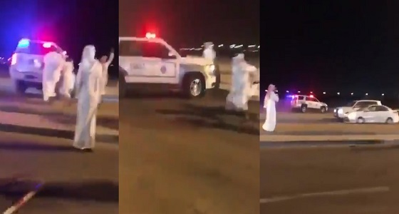 بالفيديو.. مواطنون يعترضون رجل أمن اثناء مطاردة مشتبه