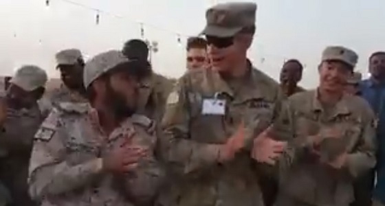 بالفيديو.. عسكريون أمريكيون يؤدون رقصة &#8221; الدحة &#8220;
