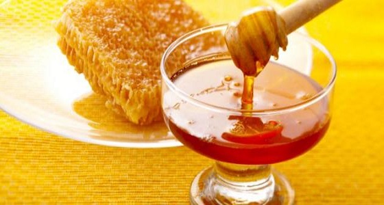 ” الطب البديل ” يحذر من إعطاء العسل الأبيض للأطفال