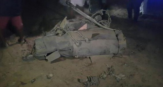 بالفيديو.. بقايا حطام الصاروخ الحوثي الذي استهدف جازان