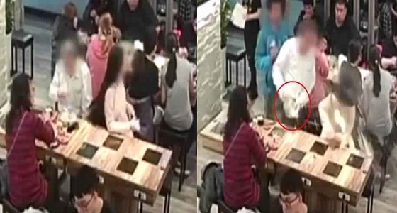 بالفيديو.. رجل يلقي الحساء الساخن بوجه امرأة.. والسبب غريب
