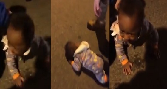 بالفيديو.. طفل يزحف بمفرده بشوارع نيويورك ليلا