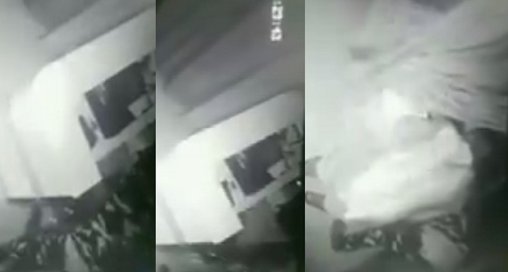 بالفيديو.. كاميرا ترصد 3 لصوص يسرقون مطعما بالرياض