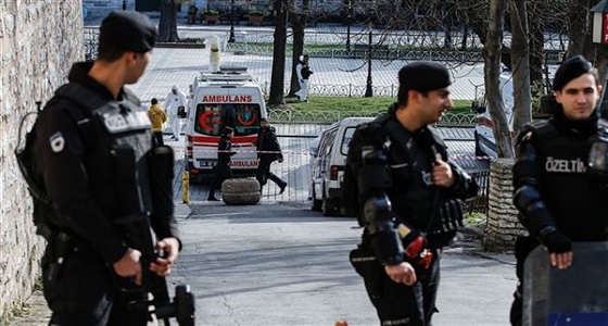 بالصور.. الشرطة التركية تقابل مسيرة نسائية بالسحل والغاز المسيل