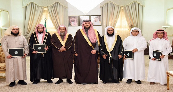 ‏أمير ⁧‫الشمالية‬⁩ ‏يكرم الفائزين بجائزة الملك سلمان لحفظ القرآن