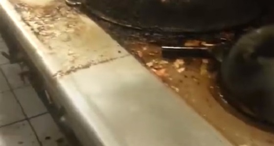 بالفيديو.. إهمال نظافة مطعم يثير غضب المتابعين بمواقع التواصل