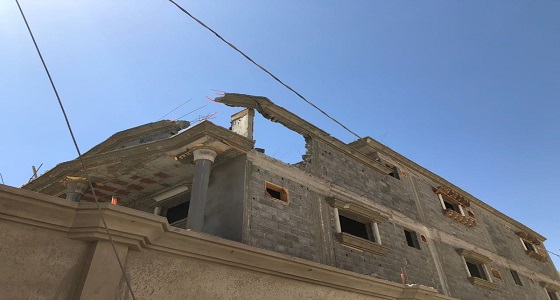 بالصور.. تضرر عدد من المنازل إثر سقوط شظايا مقذوفات حوثية على نجران