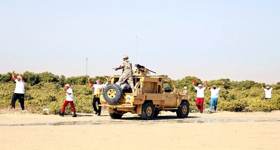 أشبه بتمرين المدرسة الصباحي.. صور من داخل معسكرات الجيش القطري تثير السخرية