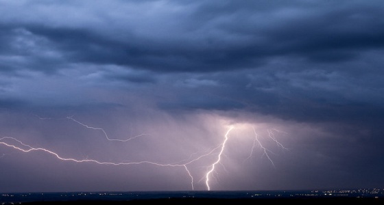 تحذير من أمطار رعدية مصحوبة برياح نشطة في مكة