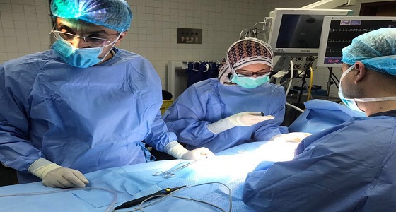 فريق طبي بمستشفى الملك سلمان يستخرج جسم غريب من معدة طفلة