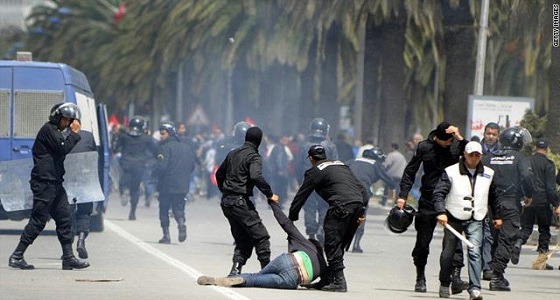 اشتباكات بين الشرطة التونسية والمحتجين في الشوارع