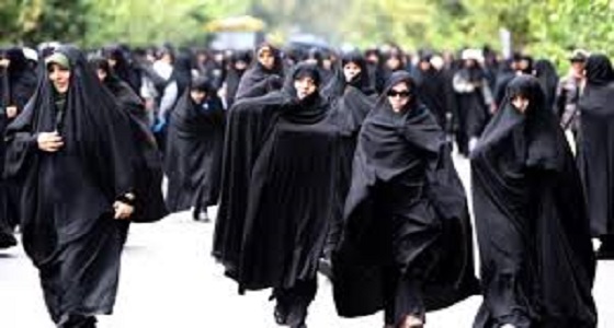 السجن 24 شهر لإيرانية نزعت حجابها علنًا‎
