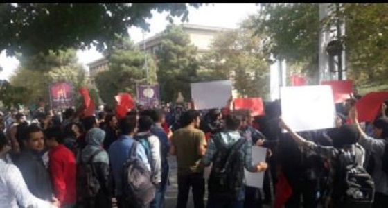 النظام الإيراني يحاكم 50 طالبًا بتهمة المشاركة في انتفاضة الشعب