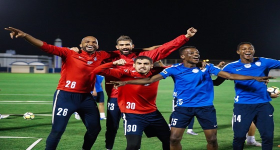 بالصور.. الهلال يواصل استعداداته لمواجهة نظيره الشباب