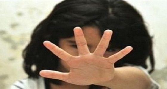 عامل يتحرش بطفلة أمام استراحة ضباط الشرطة